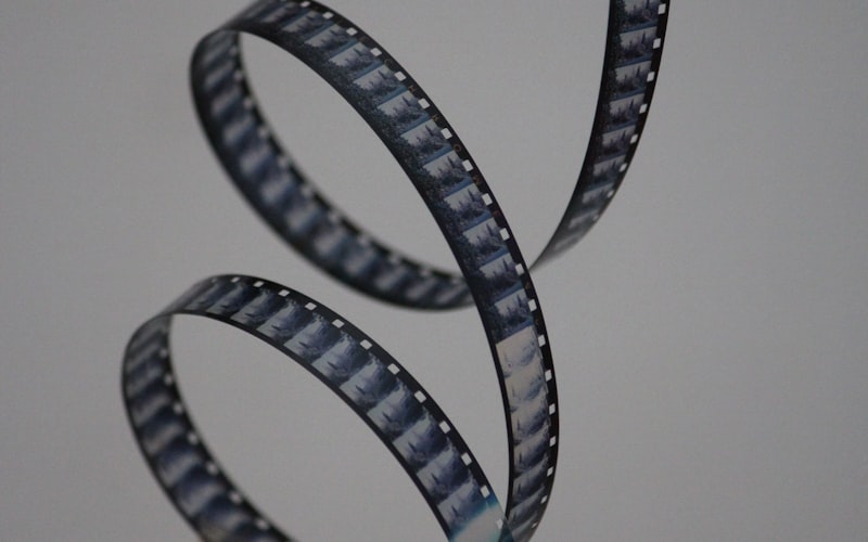 电影《寂静之声》海报，宁静而富有张力的画面