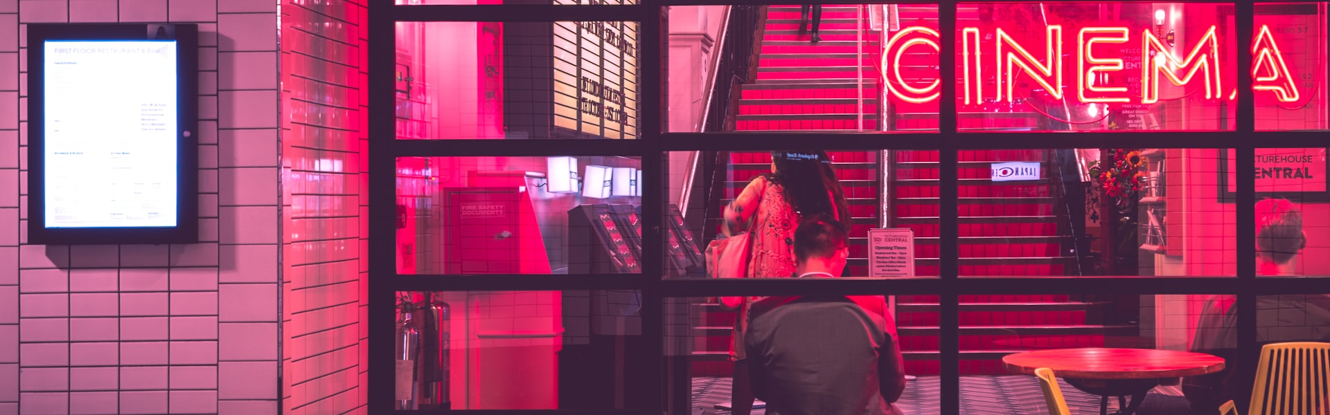 当前主推电影《时空漫游者》巨幅宣传海报